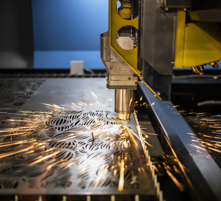 Tôle sur-mesure : aluminium, acier, inox | Bout2tole.fr